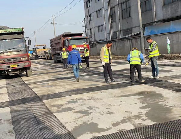 怀化老材料的新故事：玻璃纤维土工格栅如何在‘白改黑’浪潮中重获新生？